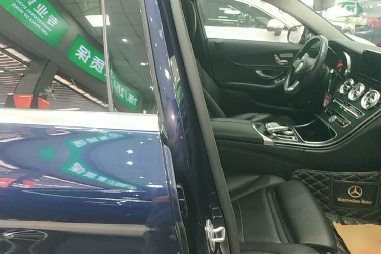 Used Mercedes-Benz C-Class 2017 Facelift C 200 L Sport Edition Right Front Seat