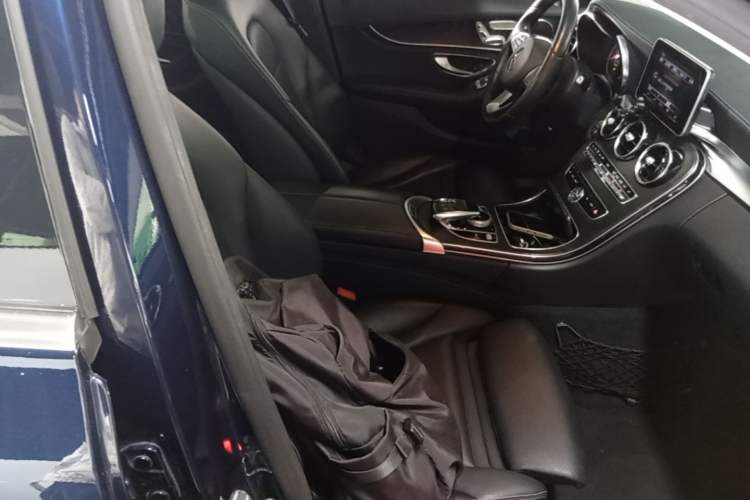 Used Mercedes-Benz C-Class 2017 Facelift C 200 L Sport Edition Right Front Seat
