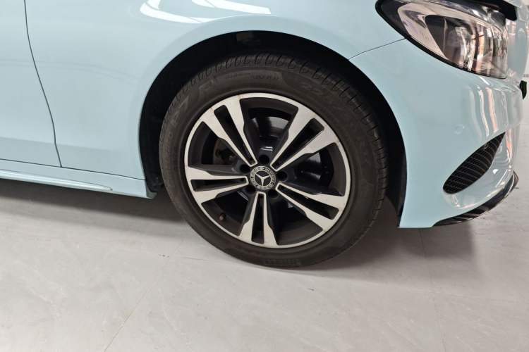 Used Mercedes-Benz C-Class 2017 Restyled C 200 Sport Edition Right Front Wheel Hub