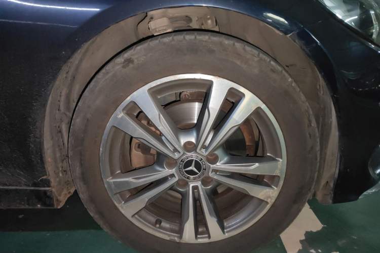 Used Mercedes-Benz C-Class 2017 Facelift C 200 L Sport Edition Right Front Wheel Hub