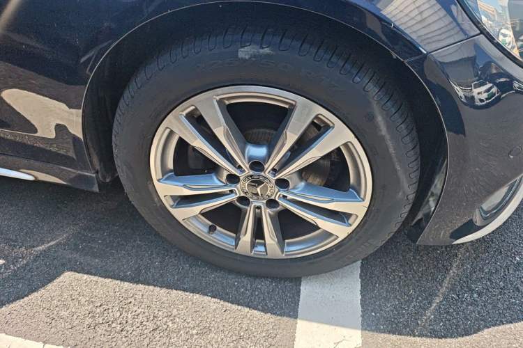 Used Mercedes-Benz C-Class 2017 Facelift C 200 L Sport Edition Right Front Wheel Hub