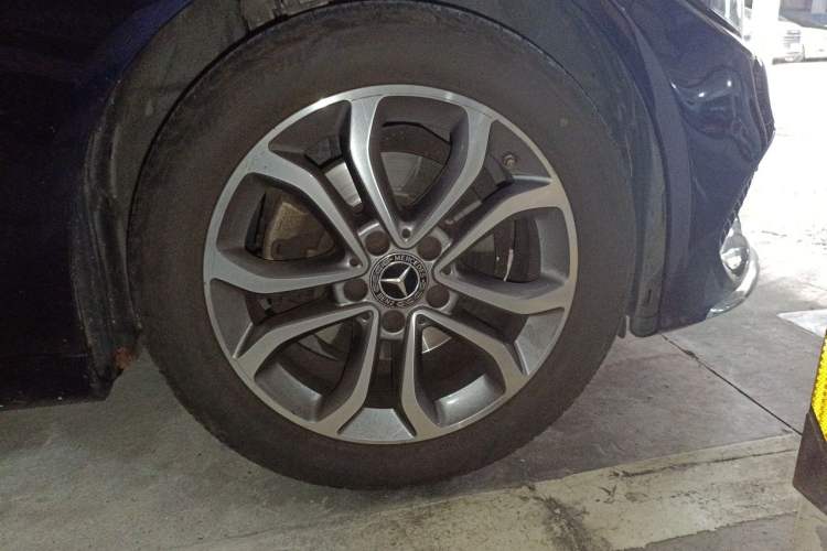 Used Mercedes-Benz C-Class 2017 Restyled C 180 L Fashion Edition Sport Version Right Front Wheel Hub