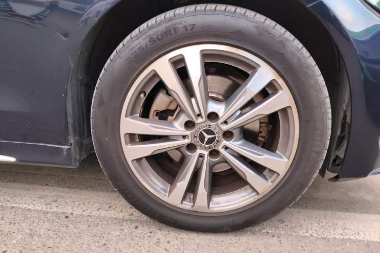 Used Mercedes-Benz C-Class 2017 Facelift C 200 L Sport Edition Right Front Wheel Hub