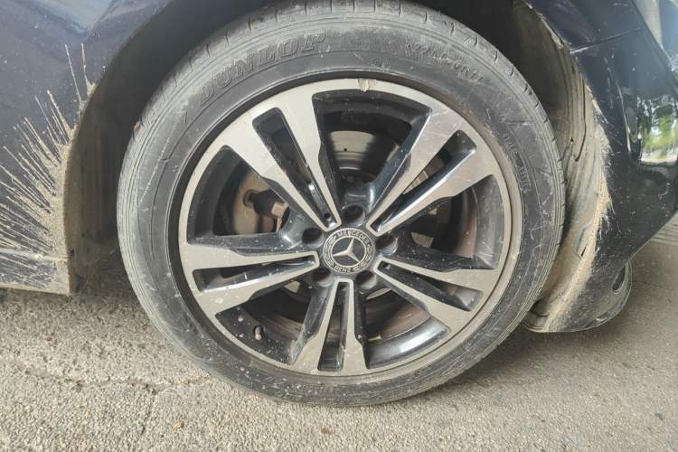 Used Mercedes-Benz C-Class 2017 Restyled C 200 Sport Edition Right Front Wheel Hub