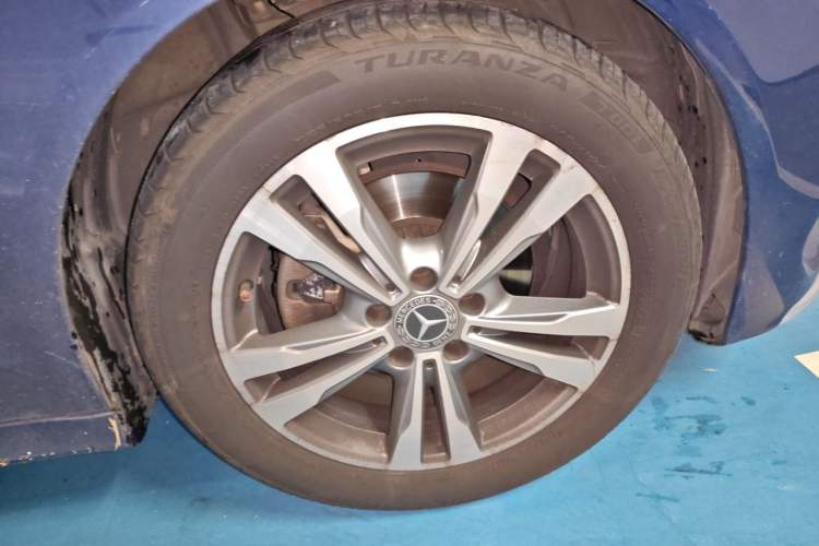 Used Mercedes-Benz C-Class 2017 Facelift C 200 L Sport Edition Right Front Wheel Hub