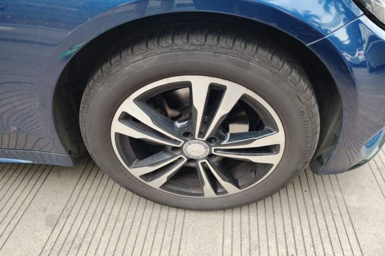 Used Mercedes-Benz C-Class 2017 C 200 Sport Edition Right Front Wheel Hub