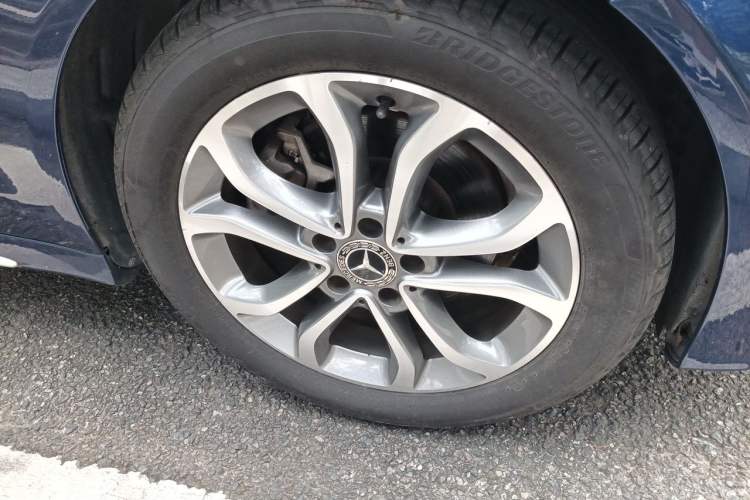 Used Mercedes-Benz C-Class 2017 Restyled C 180 L Fashion Edition Sport Version Right Front Wheel Hub