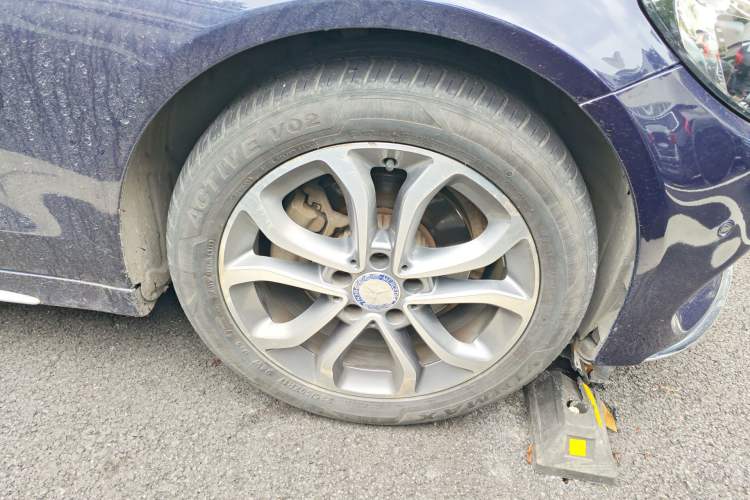 Used Mercedes-Benz C-Class 2017 C 180 L Sport Edition Right Front Wheel Hub