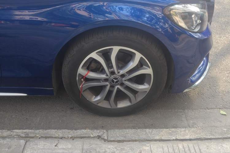 Used Mercedes-Benz C-Class 2017 C 180 L Sport Edition Right Front Wheel Hub