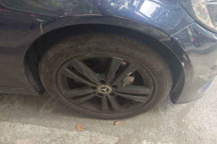 Used Mercedes-Benz C-Class 2017 Restyled C 200 Sport Edition Right Front Wheel Hub