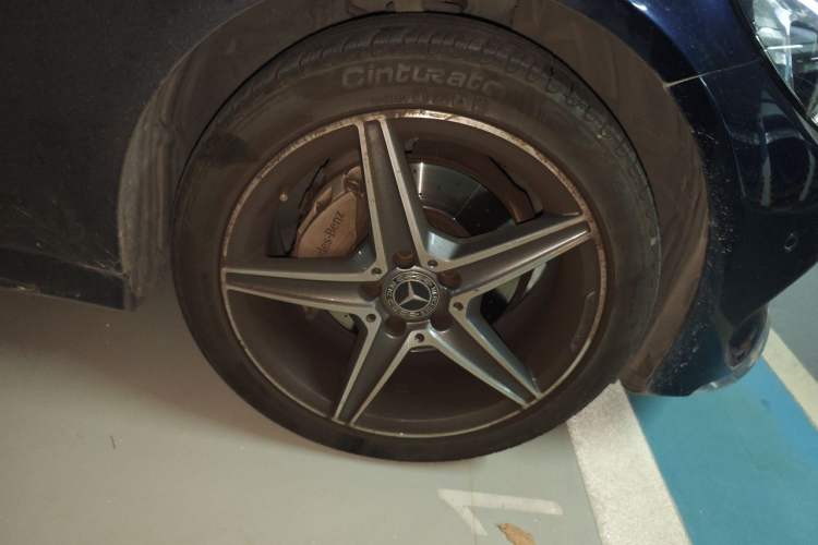 Used Mercedes-Benz C-Class 2017 Facelift C 200 Station Wagon Right Front Wheel Hub