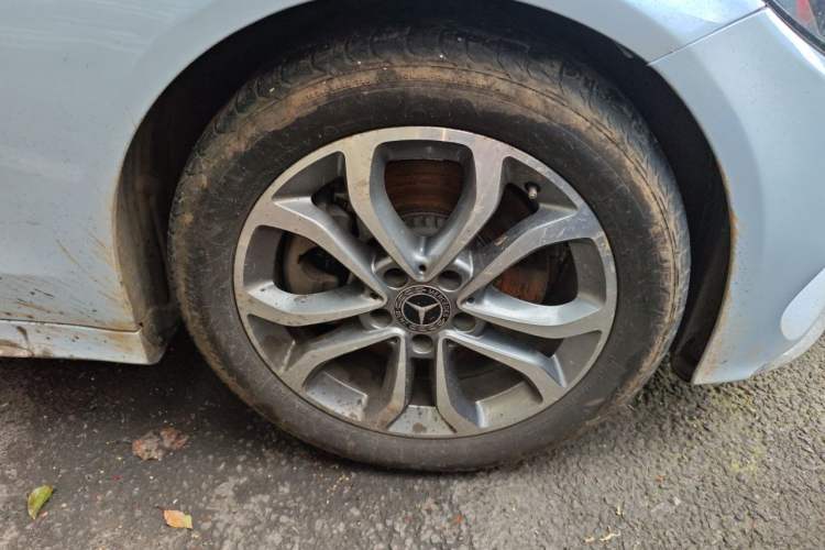 Used Mercedes-Benz C-Class 2017 Revised C 180 L Dynamic Sports Edition Right Front Wheel Hub