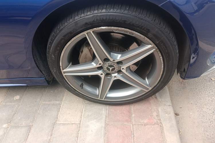 Used Mercedes-Benz C-Class 2017 Facelift C 200 Station Wagon Right Front Wheel Hub