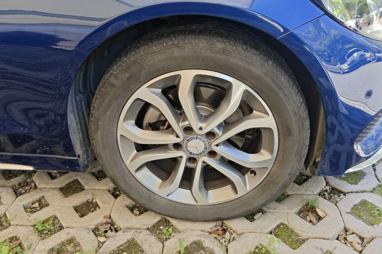 Used Mercedes-Benz C-Class 2017 C 180 L Sport Edition Right Front Wheel Hub
