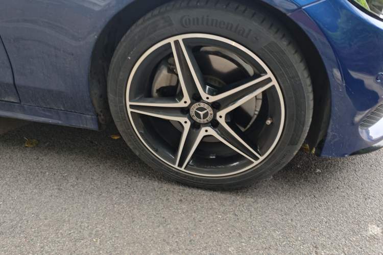 Used Mercedes-Benz C-Class 2017 Restyled C 200 Sport Edition Right Front Wheel Hub