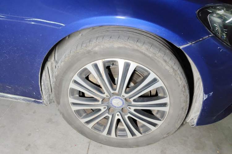 Used Mercedes-Benz C-Class 2017 Facelift C 200 L 4MATIC Right Front Wheel Hub