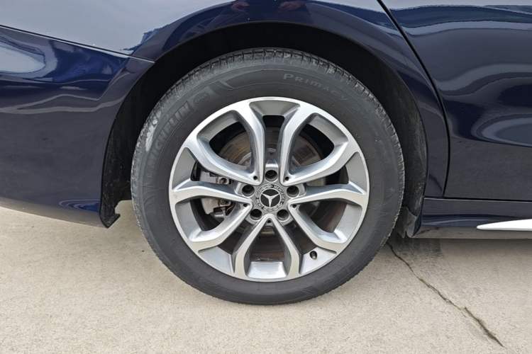 Used Mercedes-Benz C-Class 2017 Revised C 180 L Dynamic Sports Edition Right Rear Wheel Hub