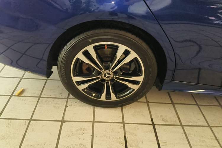 Used Mercedes-Benz C-Class 2017 Restyled C 200 Sport Edition Right Rear Wheel Hub