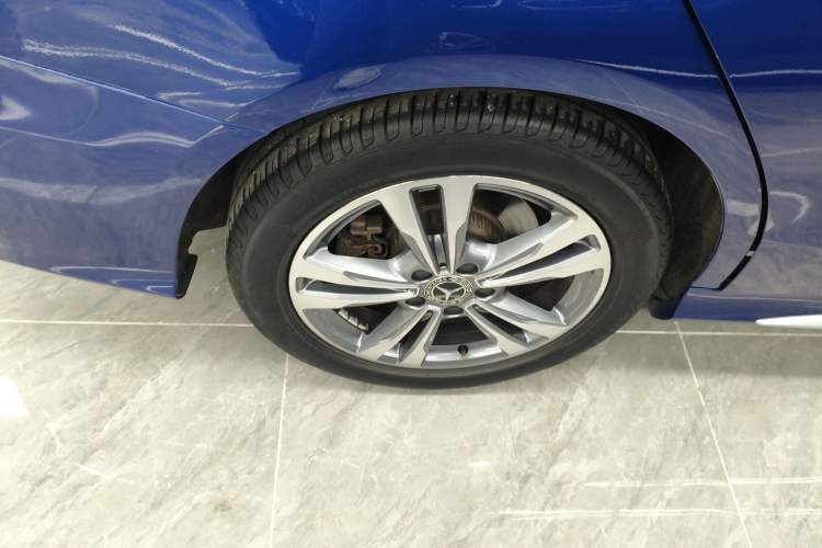 Used Mercedes-Benz C-Class 2017 Facelift C 200 L Sport Edition Right Rear Wheel Hub