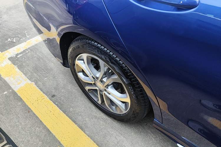 Used Mercedes-Benz C-Class 2017 C 180 L Sport Edition Right Rear Wheel Hub