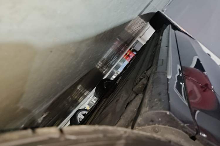 Used Mercedes-Benz C-Class 2017 Facelift C 200 L Sport Edition Right Side Sill