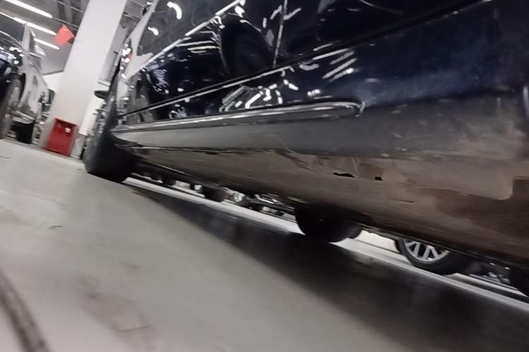 Used Mercedes-Benz C-Class 2017 Restyled C 200 Sport Edition Right Side Sill