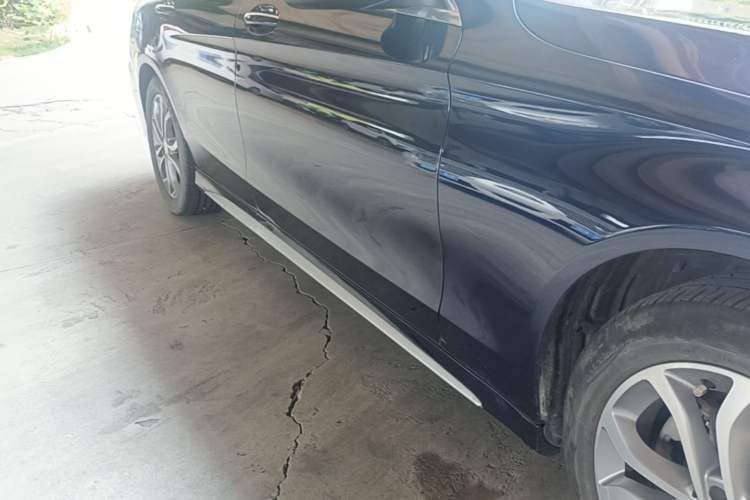 Used Mercedes-Benz C-Class 2017 C 180 L Sport Edition Right Side Sill