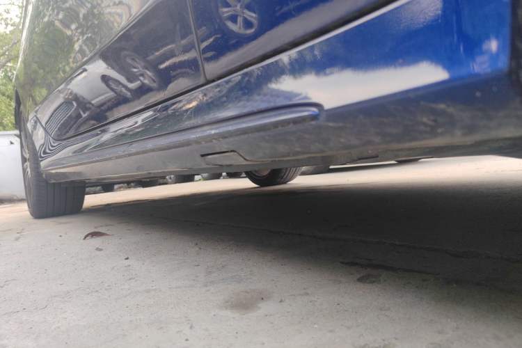 Used Mercedes-Benz C-Class 2017 C 200 4MATIC Coupe Right Side Sill