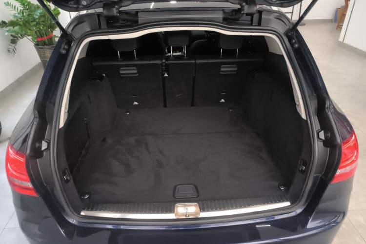 Used Mercedes-Benz C-Class 2017 Facelift C 180 Estate Trunk