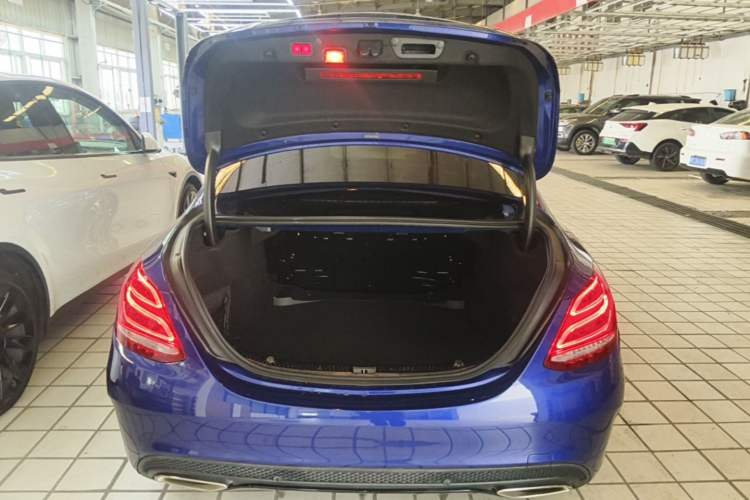 Used Mercedes-Benz C-Class 2017 Restyled C 200 Sport Edition Trunk