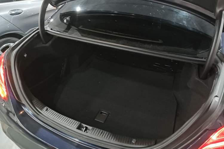 Used Mercedes-Benz C-Class 2017 Facelift C 200 L Sport Edition Trunk