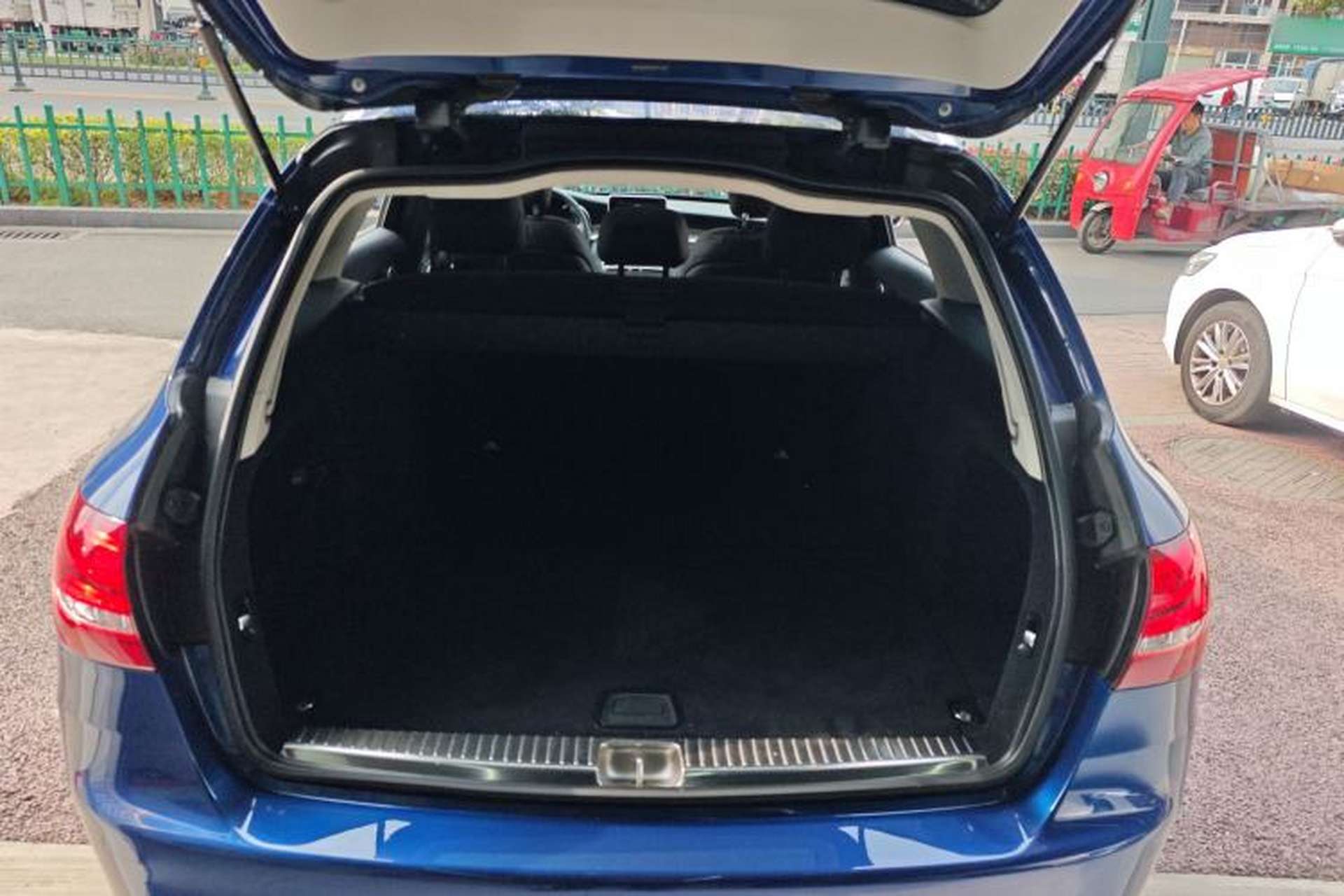 Used Mercedes-Benz C-Class 2017 C 200 station wagon Trunk