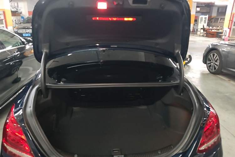 Used Mercedes-Benz C-Class 2017 Restyled C 200 Sport Edition Trunk