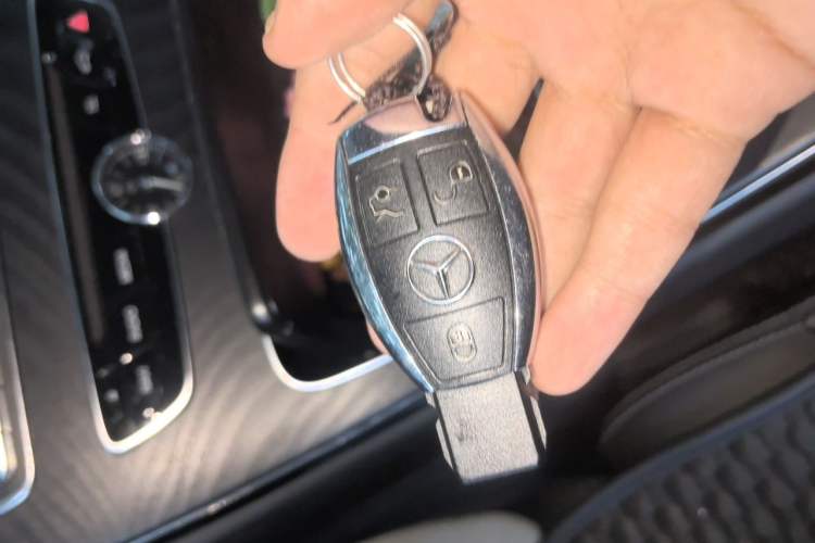 Used Mercedes-Benz C-Class 2017 Facelift C 200 L Sport Edition Vehicle Key