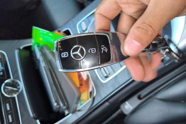 Used Mercedes-Benz C-Class 2017 Facelift C 200 L Sport Edition Vehicle Key