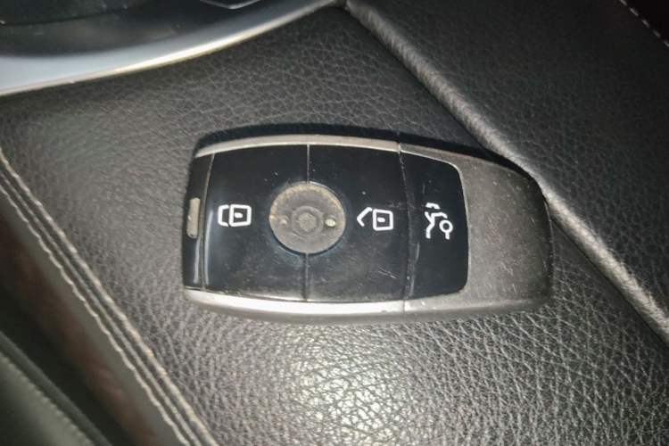 Used Mercedes-Benz C-Class 2017 Facelift C 200 L Sport Edition Vehicle Key