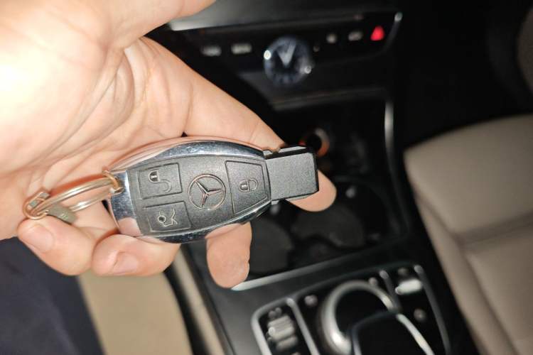 Used Mercedes-Benz C-Class 2017 Facelift C 200 Station Wagon Vehicle Key