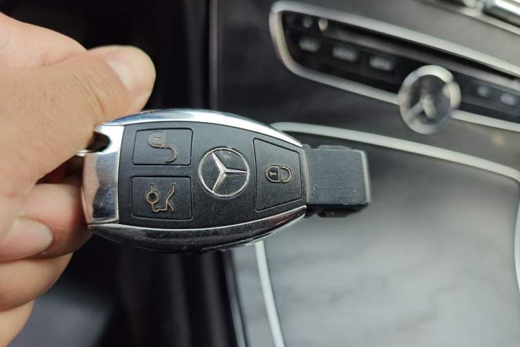 Used Mercedes-Benz C-Class 2017 Facelift C 200 L Sport Edition Vehicle Key