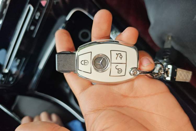 Used Mercedes-Benz C-Class 2017 Restyled C 200 Sport Edition Vehicle Key