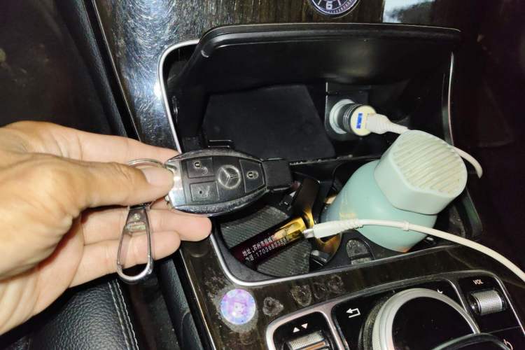 Used Mercedes-Benz C-Class 2017 Facelift C 200 L 4MATIC Vehicle Key
