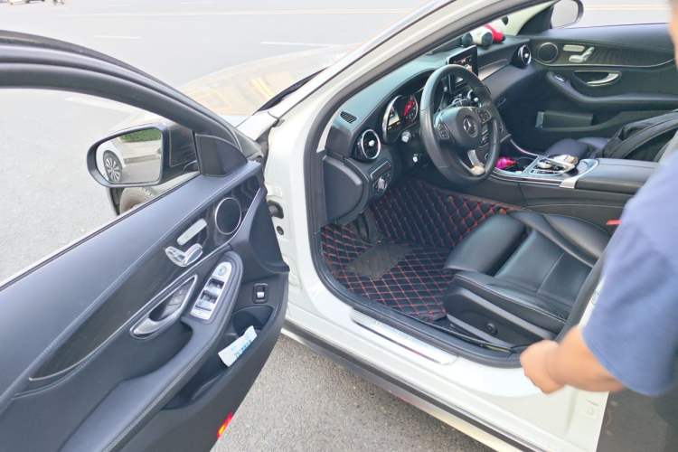 Used Mercedes-Benz C-Class 2017 Facelift C 200 L Driver Seat