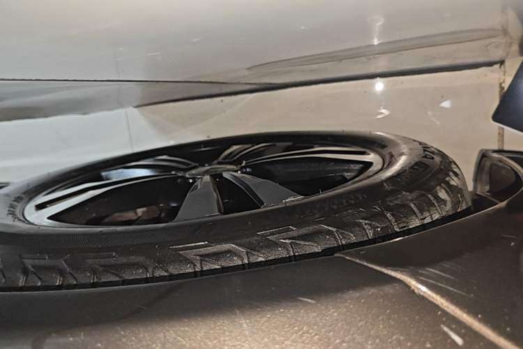 Used Mercedes-Benz C-Class 2017 Restyled C 200 Sport Edition Left Front Wheel Hub