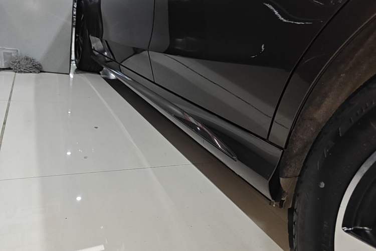 Used Mercedes-Benz C-Class 2017 Restyled C 200 Sport Edition Left Side Sill
