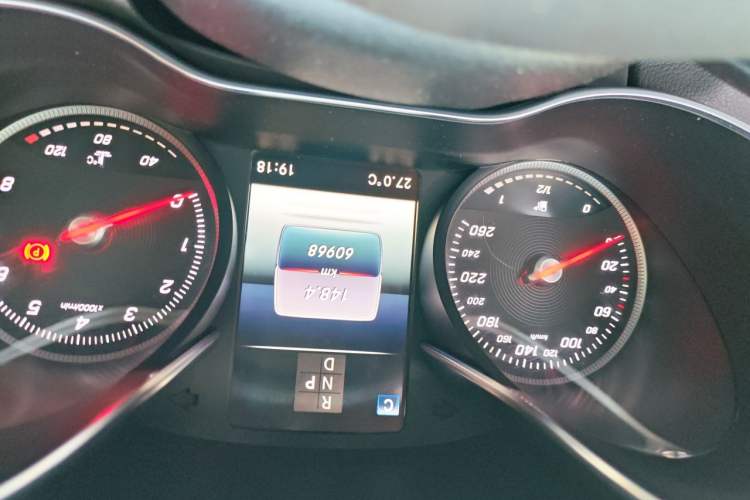 Used Mercedes-Benz C-Class 2017 Facelift C 200 L Odometer Close Up