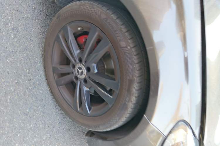 Used Mercedes-Benz C-Class 2017 Facelift C 200 L Right Front Wheel Hub