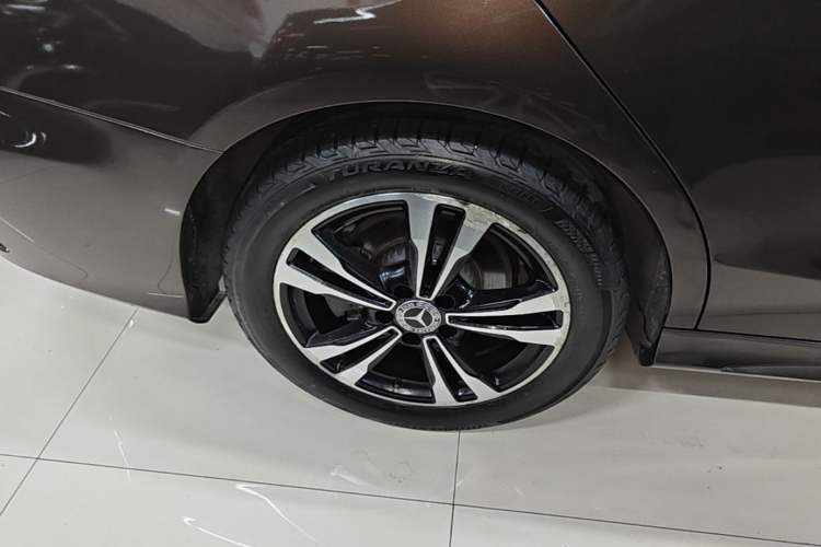 Used Mercedes-Benz C-Class 2017 Restyled C 200 Sport Edition Right Rear Wheel Hub