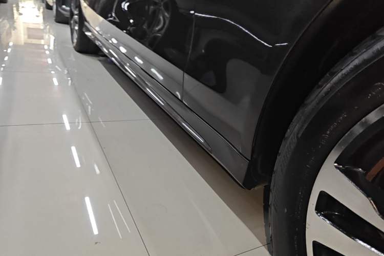 Used Mercedes-Benz C-Class 2017 Restyled C 200 Sport Edition Right Side Sill