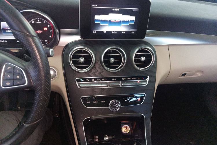 Used Mercedes-Benz C-Class 2017 Facelift C 200 Station Wagon Audio And AC Panel