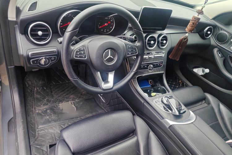 Used Mercedes-Benz C-Class 2017 Facelift C 200 L Sport Edition Center Console