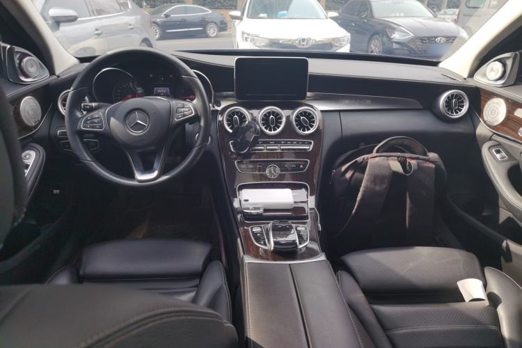 Used Mercedes-Benz C-Class 2017 Facelift C 200 L Center Console